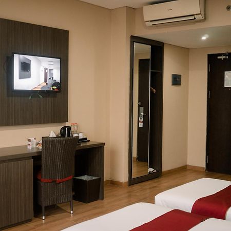 Merapi Merbabu Hotels Bekasi Buitenkant foto