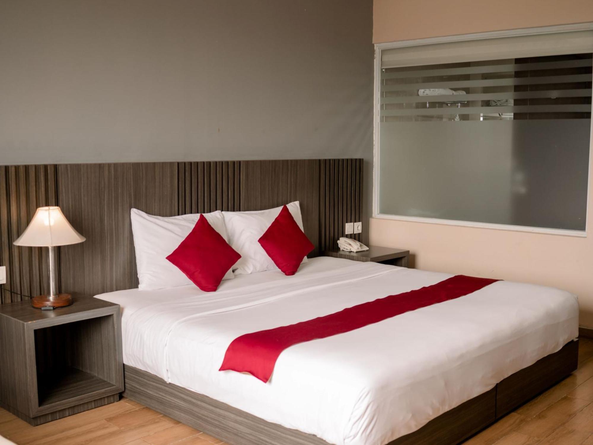 Merapi Merbabu Hotels Bekasi Buitenkant foto
