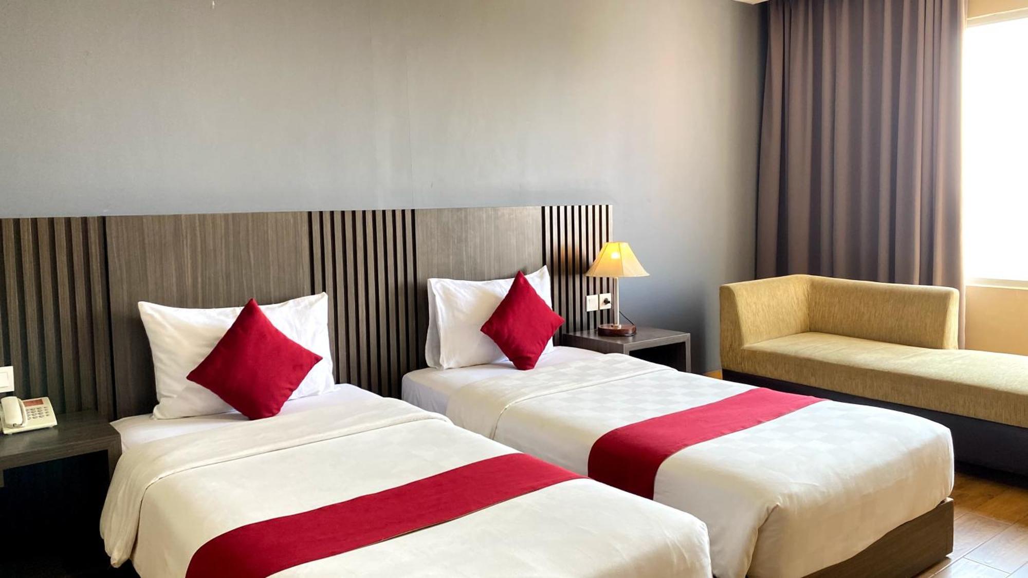 Merapi Merbabu Hotels Bekasi Buitenkant foto