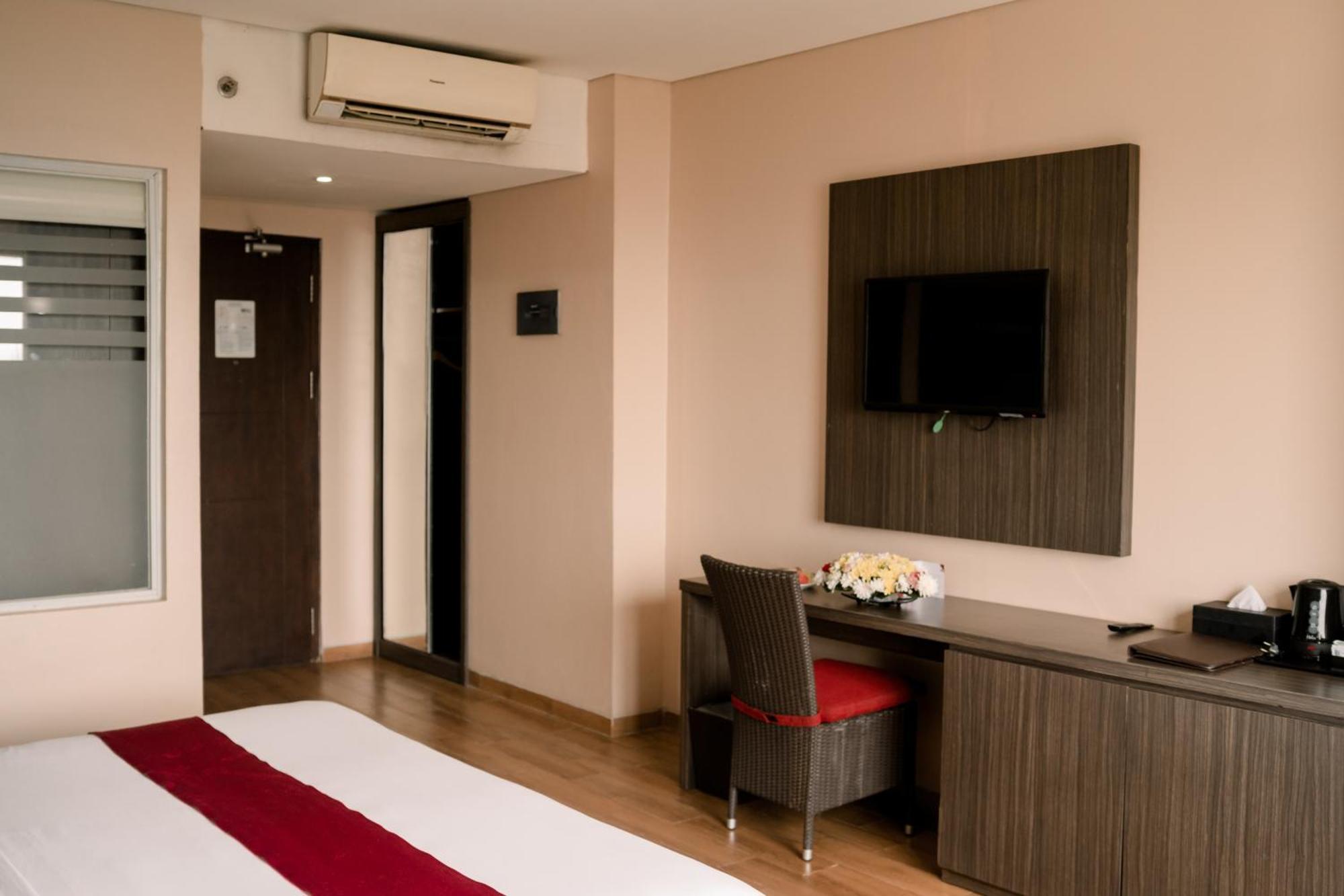 Merapi Merbabu Hotels Bekasi Buitenkant foto